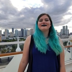 Meet your Posher, Laura